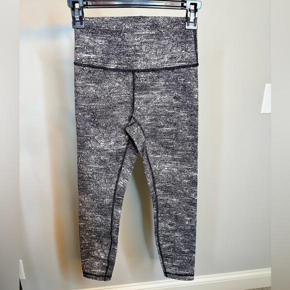 Sz 6 Lululemon Wunder Under full length 26” black white print Hi-Rise 7/8 Tight - Picture 2 of 8